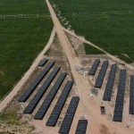 Com investimentos de R$ 3,4 milhões, a Fazenda Mandacaru instalou dois pivôs de irrigação e um poço artesiano para o abastecimento de água, aumentando a produtividade no local com uma colheita a mais por ano. Foto: divulgação.