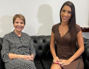 O programa, apresentado pela jornalista Raissa Lomonte, vai ao ar no Dia Internacional da Mulher em 8 de março, às 11h, pelo canal AgroMais. Na foto: a ex-ministra e agora senadora Tereza Cristina e a repórter Raissa Lomonte (Divulgação/AgroMais).