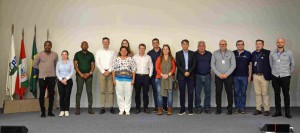 Conhecer a pesquisa voltada para a sustentabilidade e o desenvolvimento das cadeias produtivas de suínos e aves foi o foco da visita da comitiva do Programa AgroBrazil, que reuniu diplomatas e representantes de seis países, na última quinta-feira, (16), na Embrapa Suínos e Aves, em Concórdia (SC). (Foto: reprodução Embrapa Suínos e Aves)