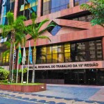 O Tribunal oferece bolsa de R$ 1.000,00 e auxílio-transporte de até R$ 198,00, proporcional aos dias de estágio presencial. (Direitos autorais: Copyright©TRT da 15ª Região)