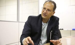 Brasília - O pesquisador da Empresa Brasileira de Pesquisa.  (© Marcelo CamargoAgência BrasilAgropecuária)(Embrapa), Lineu Rodrigues, durante entrevista à Agência Brasil. ( Marcelo Camargo/Agência Brasil)