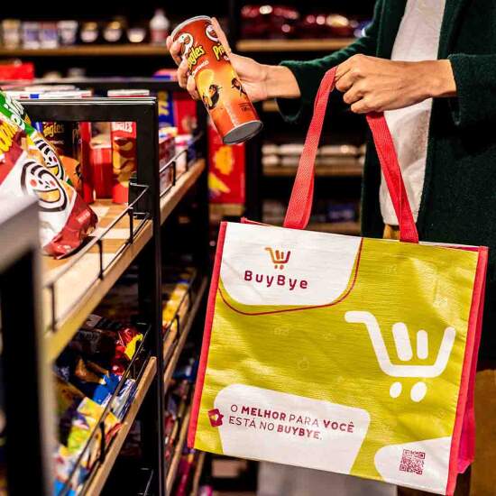 Startups e empresas brasileiras investem em tecnologia para atender às necessidades do cliente; mercado global de pagamentos biométricos deve crescer 62% até 2030. Foto: BuyBye / Divulgação.