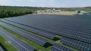 Segundo a entidade, o território baiano possui mais de 1,2 gigawatt de potência instalada de energia solar em telhados, fachadas e pequenos terrenos. (Divulgação)