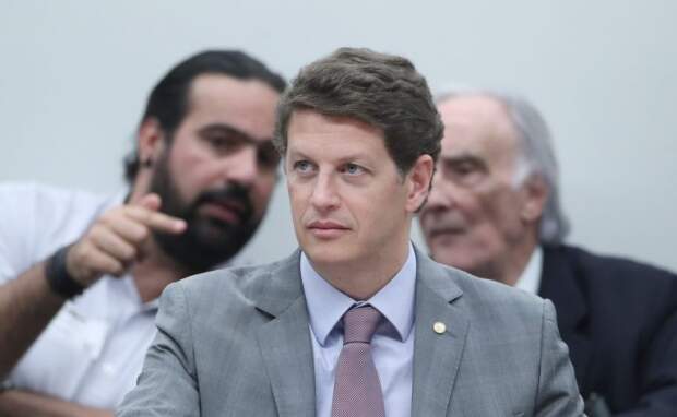 A partir de 1º de agosto, quando recomeçam os trabalhos, começarão a vir à CPI os convocados e convidados. O deputado Ricardo Salles (PLSP) é o relator da CPI. Foto: Bruno Spada / Câmara dos Deputados.