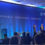 A novidade foi apresentada nesta terça-feira (8), durante o Fórum de Sustentabilidade Boeing & RSB, em São Paulo. Eduardo Calderon (à dir. na foto), da GOL, e Rodrigo Guimarães, da VIBRA, durante o anúncio do projeto piloto de Book & Claim, que a GOL dará início em setembro deste ano (Foto: Divulgação GOL)