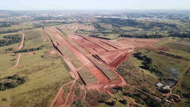 Mega empreendimento que está sendo construído no centro do país, na região metropolitana de Goiânia (GO), terá capacidade para receber empresas de todos os segmentos da aviação, inclusive a fabricação de aeronaves, hoje concentrada principalmente no estado de São Paulo. (Foto: Assessoria de imprensa / Antares Polo Aeronáutico)