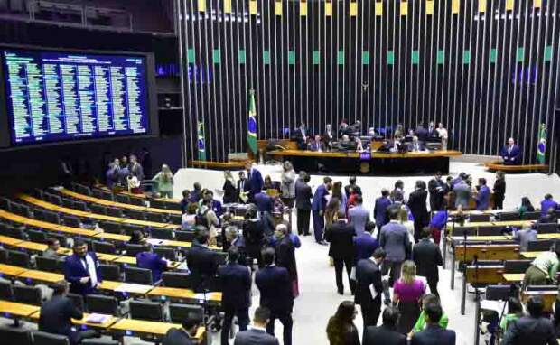 A Confederação Nacional de Municípios (CNM) lembra que a aprovação teve forte articulação do movimento, liderado pelo presidente da entidade, Paulo Ziulkoski, que articulou junto ao presidente da Câmara, Arthur Lira (PP-AL). Foto: Câmara Federal.