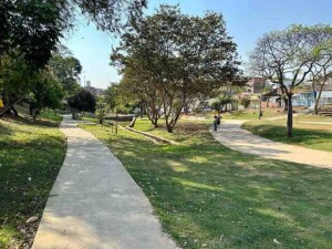 Praça Guanambi. Foto Júlio Matura