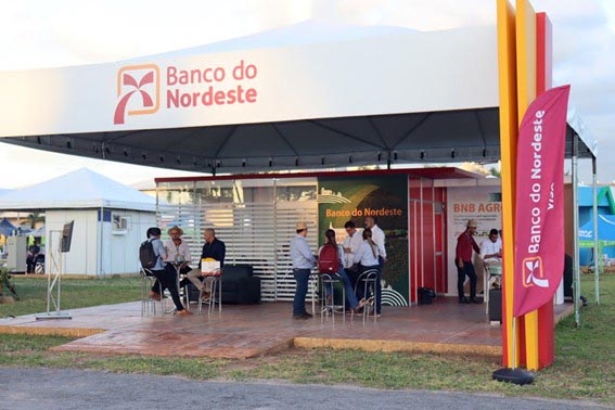 A seleção é para o cargo de analista bancário de nível médio. Estão oferecendo 410 vagas imediatas, e mais 300 vagas para cadastro de reserva, com salário de R$ 3.788,16. (Divulgação