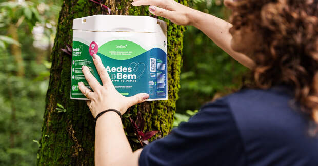 A partir deste 17 de maio, 12 mil caixas Aedes do Bem™ PRO serão instaladas em bairros da cidade, e outras 54 mil caixas Aedes do Bem™ MINI serão posicionadas em residências para combater o mosquito Aedes aegypti; o município já registrou mais de 9 mil casos de dengue neste ano. Crédito: DIVULGAÇÃO OXITEC