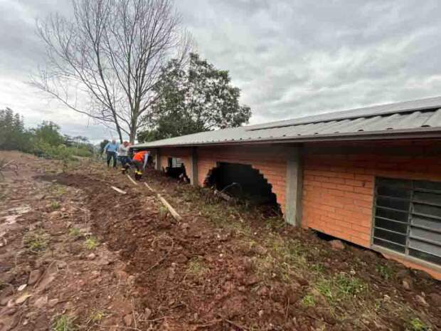 Geólogo e professor do Ceunsp, Rodrigo Salvetti, explica que alguns solos não serão recuperados. Foto: pesquisa de imagem Google.