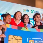 Entrega será feita até o final do ano e permitirá que alunos tenham acesso gratuito à internet para estudar e fazer pesquisas em casa. Foto: Shizuo Alves/MCom