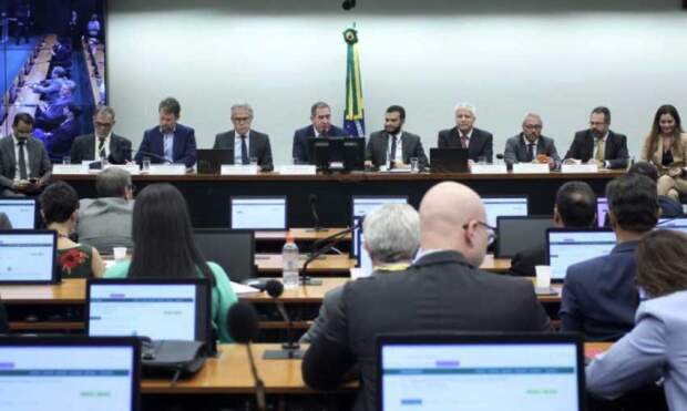 A pesquisa do PoderData foi realizada em maio e ouviu 2.500 pessoas de 187 cidades das 27 unidades da Federação. (Foto: Vinicius Loures/Câmara dos Deputados)