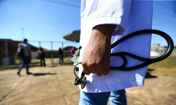 Programa chega a seu 38º ciclo e oferta um total de 3.177 vagas. Ao todo, o Brasil disponibiliza 24.894 profissionais médicos do Mais Médico atendendo em todo o Brasil. (Marcelo Camargo / Agência Brasil)