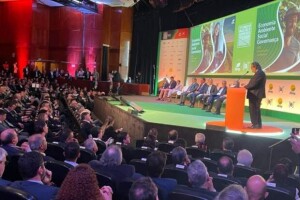 O Congresso, em formato híbrido, receberá 800 participantes no Sheraton WTC Hotel, e será acompanhado por mais de 4 mil pessoas, por meio do YouTube. Imagem: ABAG 23 / Divulgacão.