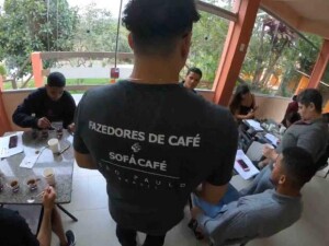 A iniciativa, que ocorre em Eunápolis, reforça os compromissos da companhia em fazer do café uma força de transformação, beneficiando comunidades e contribuindo para um futuro mais consciente e inclusivo. (Imagem: reprodução www.sofacafe.com.br