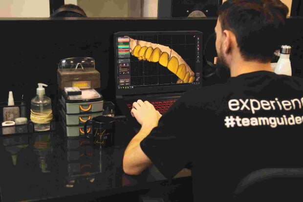 A aplicação da tecnologia avançada redefine o planejamento odontológico, proporcionando tratamentos precisos e simulação de resultados. (Divulgação)