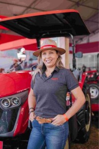 Valéria Lima Martins Figueiredo, gerente Comercial na Corpal, destaca a importância da presença feminina em áreas mais técnicas. (Divulgação YANMAR)