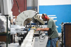 Mapa do Trabalho Industrial 2025-2027 mostra que Logística, Construção, Manutenção e Metalmecânica serão as áreas com maior demanda por novos profissionais. (Banco de mídia CNI)