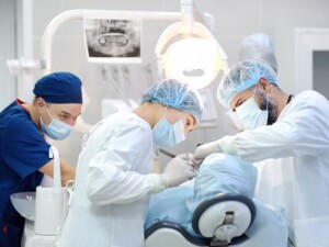 A perda do esmalte dentário é permanente e, sem detecção e tratamento adequado, pode resultar na rápida deterioração dos dentes. (Imagem: Atelieoral.com.br / Divulgação)