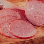 Produzida desde a década de 1960, Cracóvia é um embutido feito com carne suína nobre, magra e selecionada, um símbolo de Prudentópolis/PR, a cidade mais ucraniana do Brasil. Foto: Divulgação