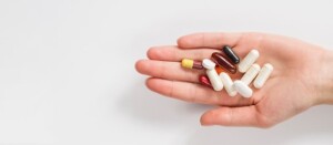 Bruxismo, segundo a OMS, afeta 30% da população mundial [no Brasil, pode chegar a 40%.] e é caracterizado pelo apertamento involuntário dos dentes durante o período do sono mais profundo (chamado REM). (Divulgação)