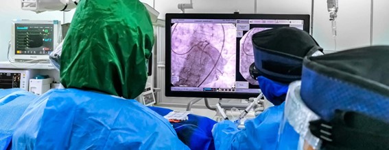 Com procedimentos minimamente invasivos, a especialidade abrange desde o tratamento de tumores e doenças vasculares até intervenções em emergências médicas. (Imagem: reprodução /www.sp.senac.br)