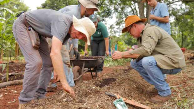 O agricultor mundialmente reconhecido pela criação da técnica de cultivo foi convidado a aplicá-la ao condomínio Aldeia do Vale, referência em convivência entre homem e natureza. (Reprodução / MMA.gov.br)