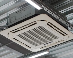 Falta de manutenção em sistemas de ar-condicionado eleva riscos de infecções e desconforto térmico em unidades de saúde. (Pesquisa Google)