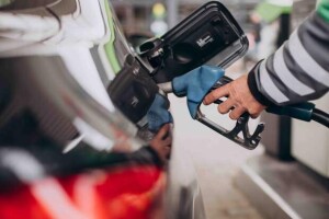 Veja como a tecnologia desenvolvida pela MaxiFrota pode gerar uma economia de até 30% no final do mês. (Divulgação / Freepik)
