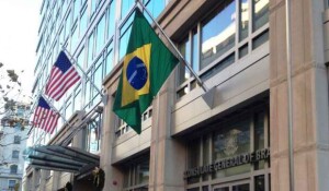 Especialista em direito internacional analisa impactos da medida e possíveis consequências para viagens e imigração. Em Minas Gerais não há mais visto e as pessoas deverão procurar a embaixada em Brasília, ou os consulados do Rio de Janeiro, São Paulo, Recife ou Porto Alegre (foto: wikimedia).