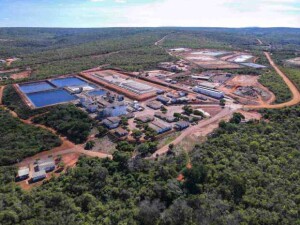 A Unidade de Concentração de Urânio em Caetité, na Bahia, é a única em atividade no Brasil, de onde sairá o concentrado de urânio (U3O8) para beneficiamento no exterior: conversão e enriquecimento. (Foto: Divulgação)