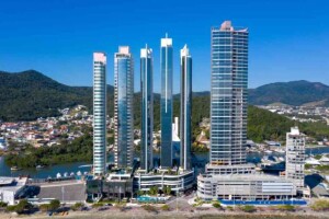 Em Balneário Camboriú, em Santa Catarina, onde impera um mercado imobiliário de luxo, 30% dos compradores são de empresários do agronegócio, já que o setor vislumbra uma previsão de safra recorde de 325,7 milhões de toneladas em 2025. (Divulgação Procave)