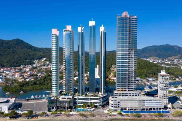 Em Balneário Camboriú, em Santa Catarina, onde impera um mercado imobiliário de luxo, 30% dos compradores são de empresários do agronegócio, já que o setor vislumbra uma previsão de safra recorde de 325,7 milhões de toneladas em 2025. (Divulgação Procave)