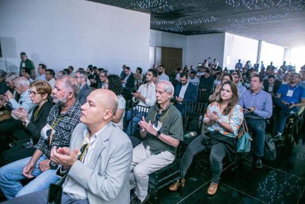 O evento será também palco do 9º Encontro Nacional da Média e Pequena Mineração, um espaço dedicado a debater o papel estratégico dessas empresas no setor mineral. (Foto: Divulgação Expositor Rasper).