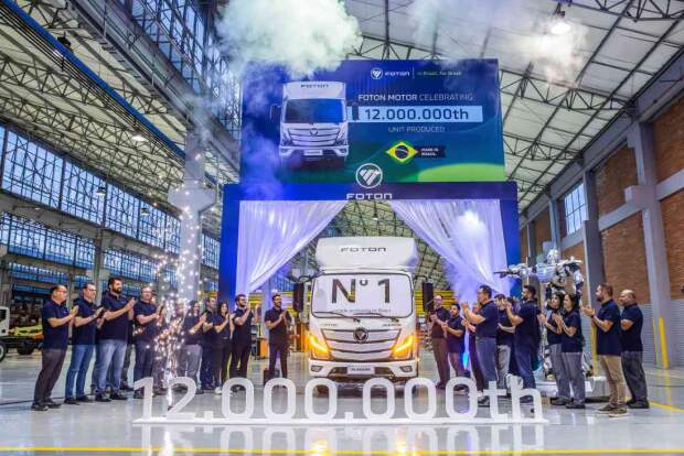 Veículo histórico é produzido na nova linha de montagem da empresa em Caxias do Sul (RS). É a primeira montadora do mundo a atingir 12 milhões de veículos comerciais fabricados em menos de 30 anos. (Divulgação)