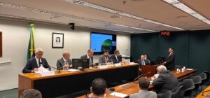 Criação de taxa obrigatória pode colocar em risco a atual dinâmica de funcionamento da internet no país. (Abrint / Divulgação)