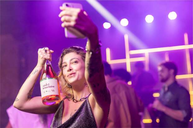 Pesquisa conduzida pelo Consevitis-RS e Sebrae mostra que o vinho nacional tem conquistado novos públicos e se consolidado como uma escolha cada vez mais presente no cotidiano dos brasileiros. (Consevitis-RS e Sebrae)
