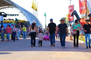 Com 75 caravanas regionais confirmadas, reunindo cerca de 3.600 pequenos e médios produtores rurais, a Bahia Farm Show 2025 se consolida como um evento cada vez mais inclusivo, tecnológico e voltado para o futuro do agronegócio brasileiro. (Foto: Bahia Farm Show / divulgação).