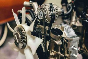 Eles controlam força e velocidade de motores elétricos, trazendo maior eficiência energética e contribuindo na otimização dos processos industriais. (Foto: Freepik)motores - Freepik