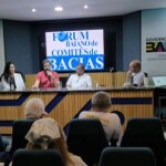 Comitês de Bacias Hidrográficas da Bahia analisam caminhos práticos apresentados por especialistas de MG, RJ e CE durante painel nacional do FBCBH. (Foto: Natália Mayrink ).