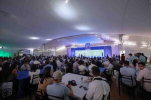 Em Mato Grosso, cotonicultura nacional se reúne para maior dia de campo indoor que transforma centro de pesquisa em um congresso. (Girassol Agrícola)