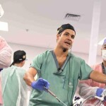 Com mentorias online, análise de vídeos e simulação prática, modelo criado pelo cirurgião Marcelo Vieira, transforma a formação de cirurgiões e amplia o acesso à cirurgia de alta precisão fora dos grandes centros. (Divulgação)