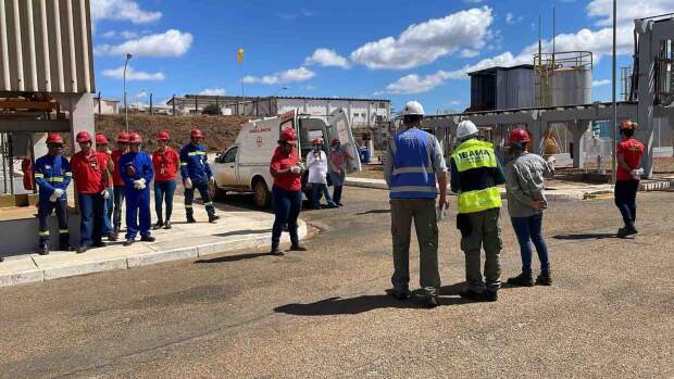 O cenário hipotético inicial foi de chuvas intensas na região, seguidas por um vazamento de licor de urânio. Ao longo do simulado, os órgãos fiscalizadores avaliaram a condução das ações de resposta, destacando a agilidade e a organização das equipes da INB. (Foto: divulgação)