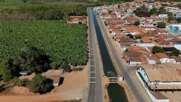 Com investimento de aproximadamente R$ 6 milhões, o projeto comtempla cerca de 7 quilômetros de vias asfaltadas, ligando a ponte de acesso do perímetro irrigado ao Distrito de Irrigação Formoso (DIF) e ao Setor 4. (Divulgação)