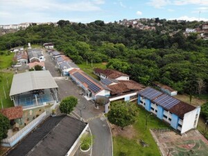 Soluções como crédito facilitado, arrendamento e cooperativas de energia têm impulsionado a adesão à fonte solar em diferentes perfis de consumo. (Divulgação)