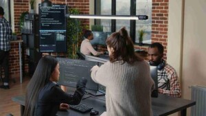 As profissões que lideram a revolução digital e do trabalho remoto global demandam fluência em idiomas, especialmente o domínio do inglês, um dos requisito para o sucesso,  e abrem um leque de oportunidades para quem busca crescimento e flexibilidade. (Divulgação/Freepik)