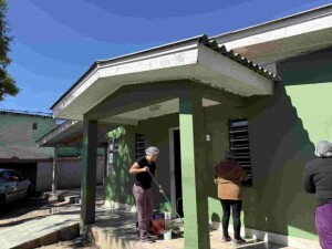 “É um espaço que vai servir para o aprendizado das crianças, um ambiente melhor para recebê-las. Esse gesto, que pode parecer pequeno, faz toda a diferença”. (Fotos: Marcelo Matusiak / divulgação)