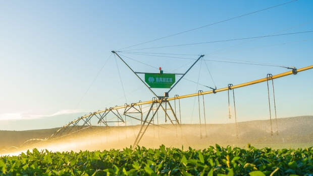 Com operação de R$ 100 milhões, iniciativa oferece juros competitivos, garantias flexíveis e proteção cambial para acelerar a expansão da irrigação no país. (Divulgação)
