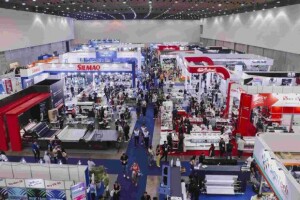 O setor faturou R$ 212,6 bilhões em 2024, reunindo 25,3 mil empresas de médio e grande porte. O segmento, que emprega 1,3 milhão de pessoas diretamente, é responsável por gerar R$ 32,9 bilhões em salários. (Imagem de divulgação)
